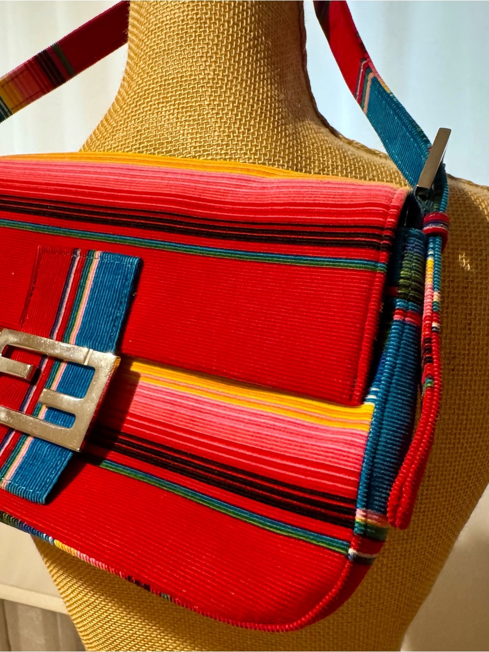 Red Striped Women's Shoulder Bag with Metal Buckle - Picture 3 of 9